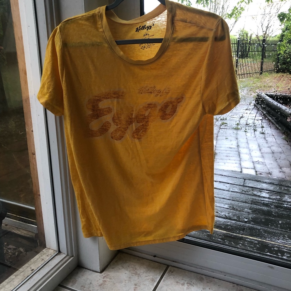 stranger things yellow top